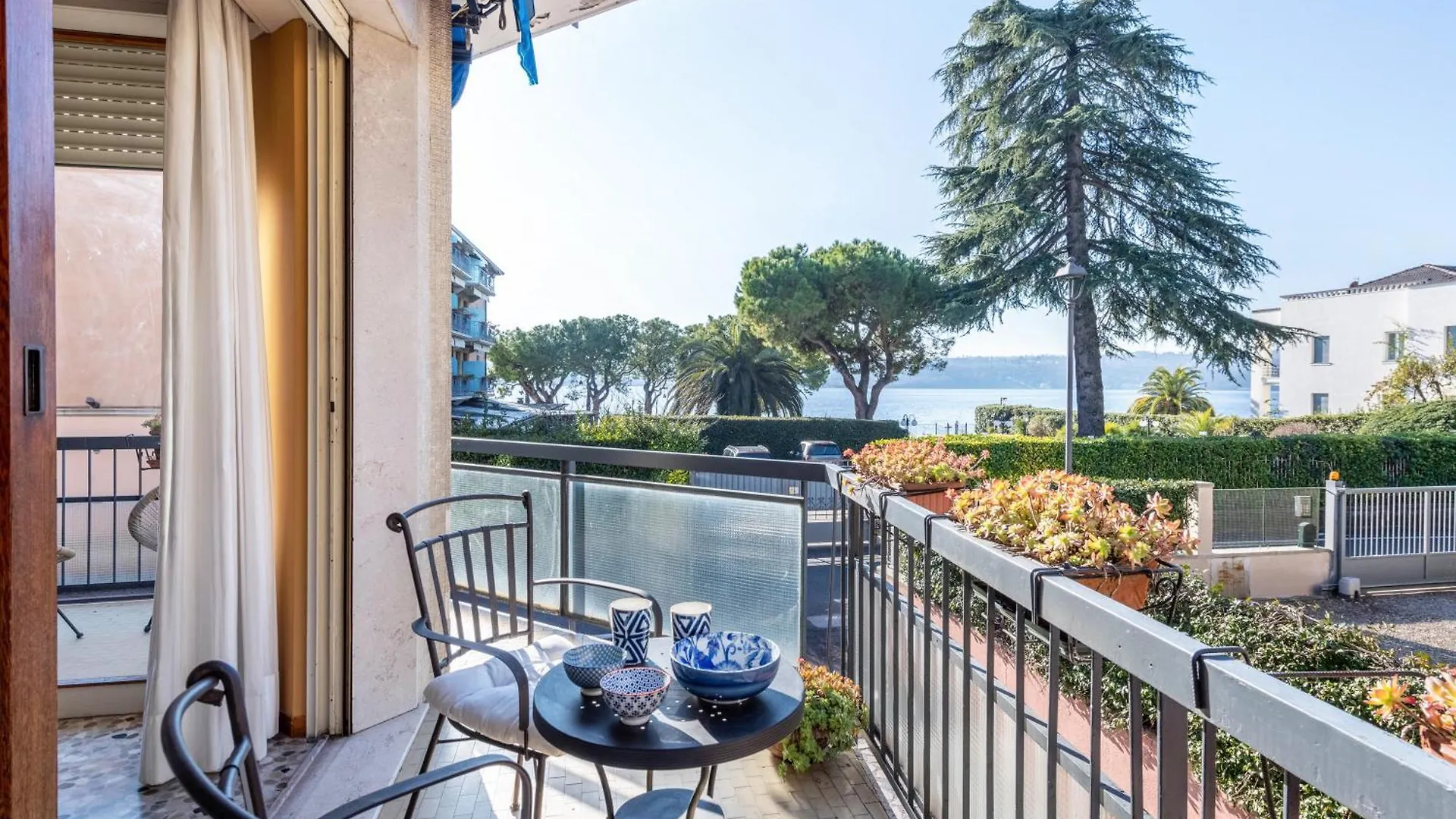 Spiaggia D'Oro Apartment Lake View Gardone Riviera 0*,  Italy